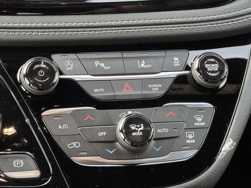 New 2026 Chrysler Pacifica Select AWD/4WD image 20
