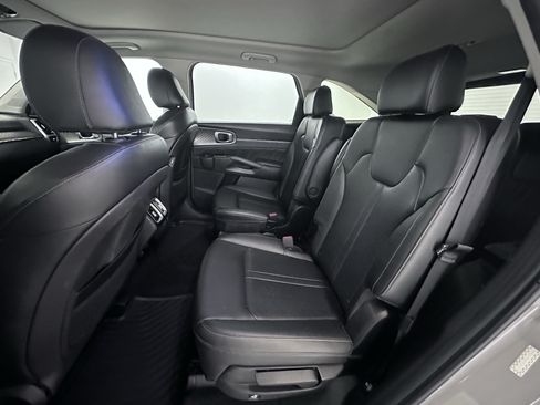 Used 2023 Kia Sorento SX FWD image 33