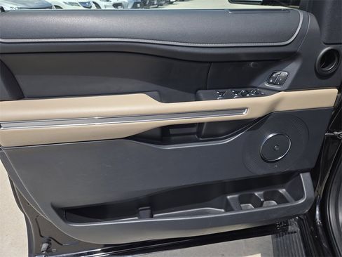 Used 2024 Ford Expedition Limited image 33
