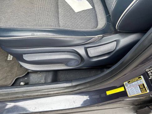 Used 2021 Hyundai Venue FWD image 5
