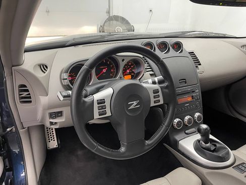 Used 2007 Nissan 350Z Touring RWD image 3