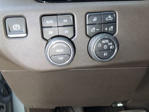 Used 2025 Chevrolet Silverado 1500 LTZ w/ Z71 Off-Road Package image 32