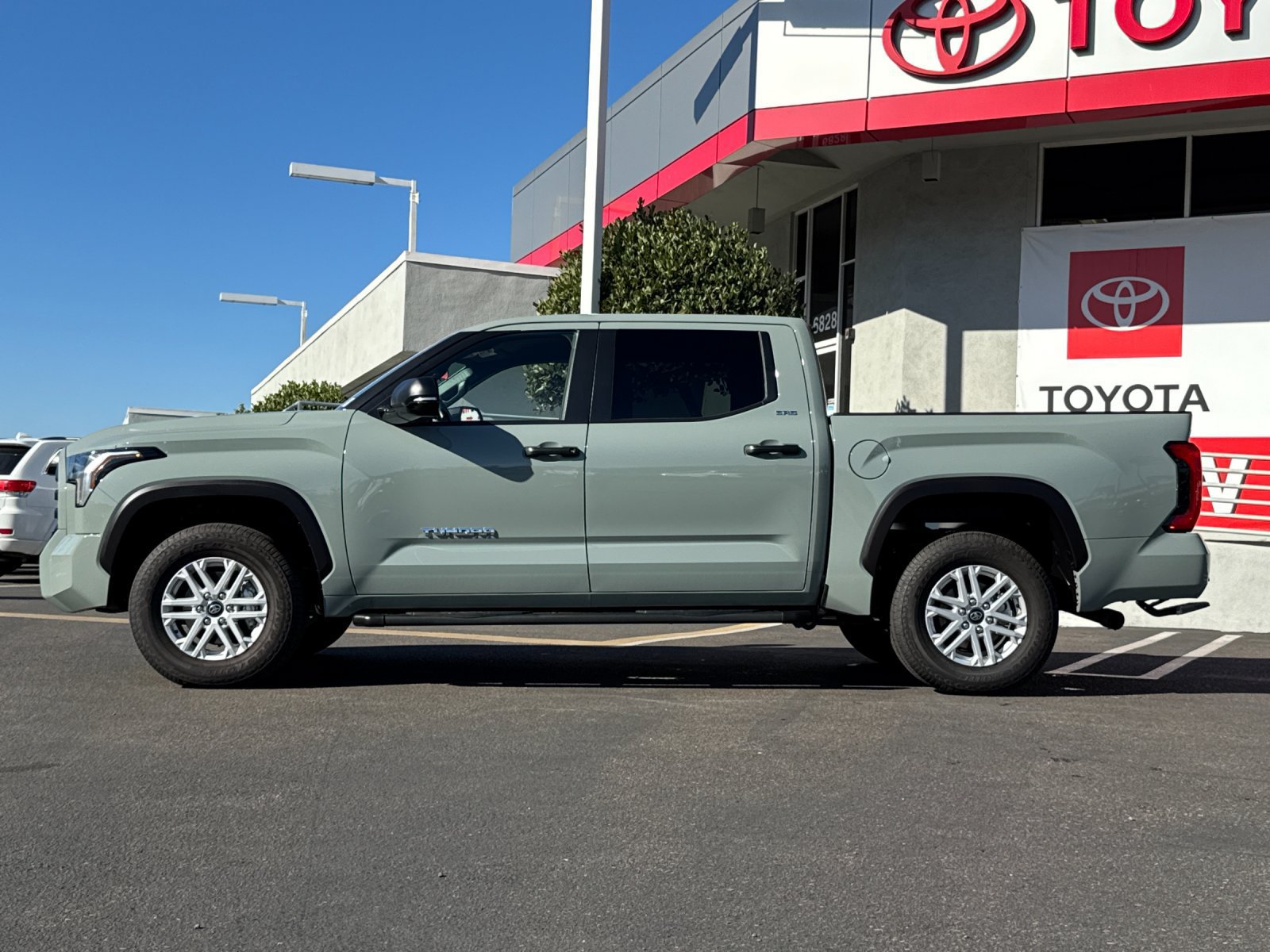 Used 2026 Toyota Tundra SR5 w/ SR5 Convenience Package AWD/4WD image 2