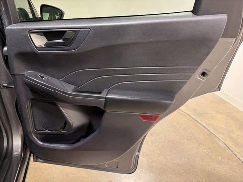 Used 2022 Ford Escape SE image 25