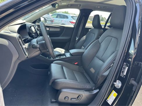 Used 2024 Volvo XC40 B5 Plus w/ Climate Package AWD/4WD image 5