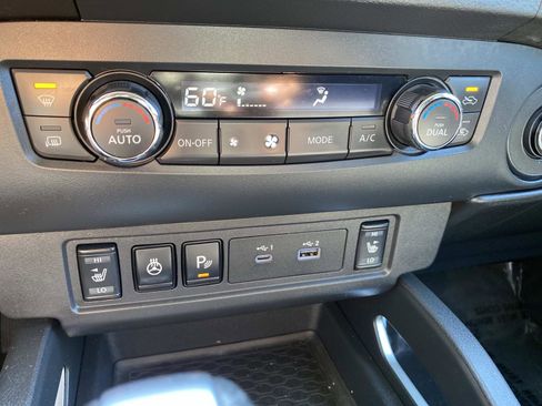 Used 2022 Nissan Frontier SV AWD/4WD image 14