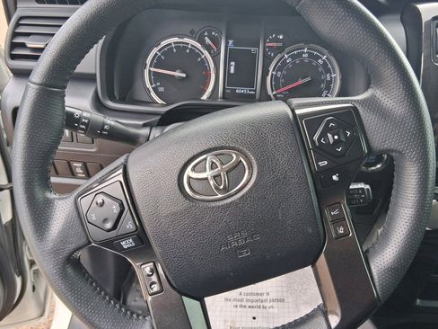 Used 2021 Toyota 4Runner Venture image 10