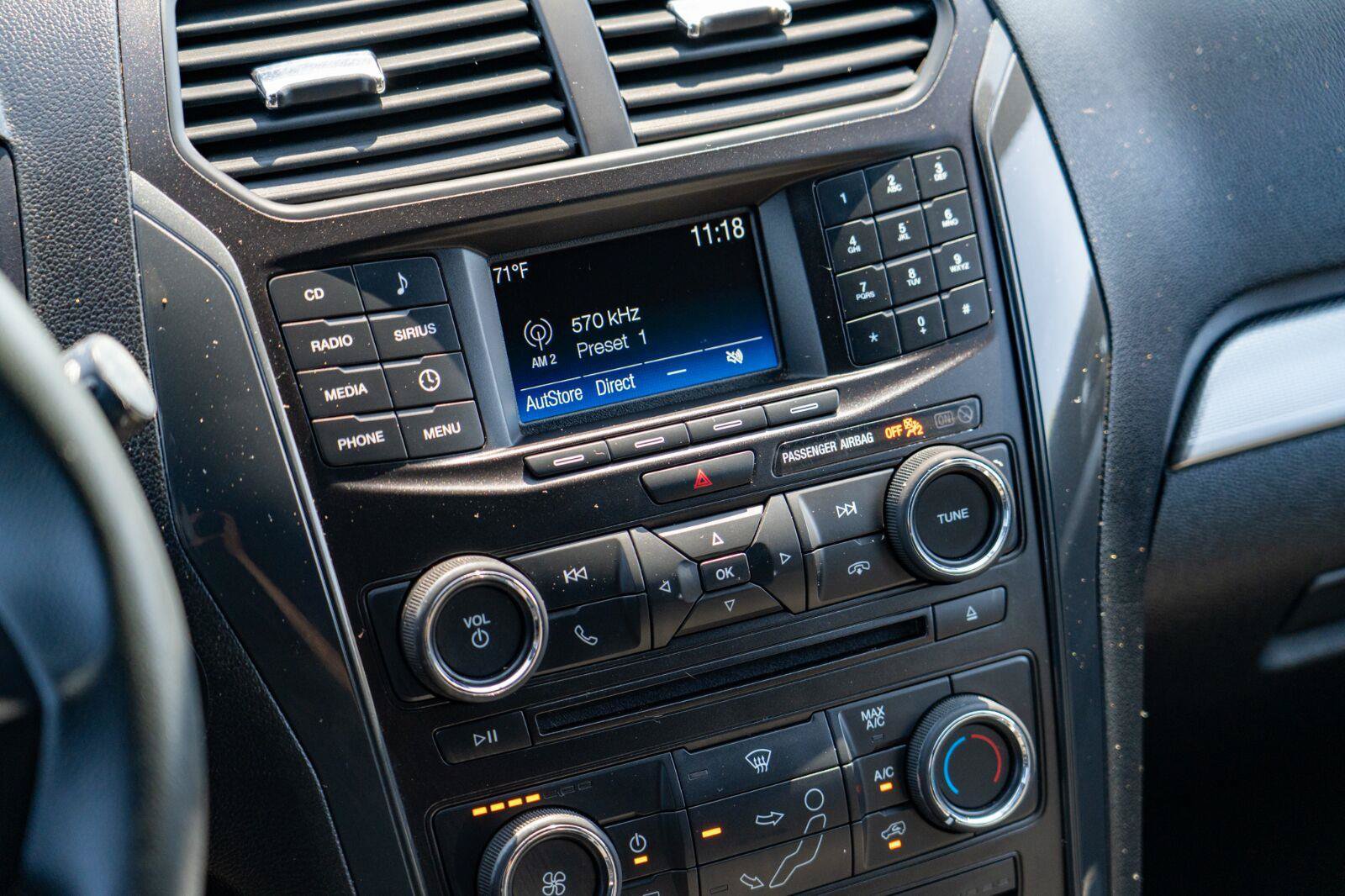 Used 2017 Ford Explorer XLT FWD image 21