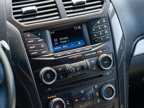 Used 2017 Ford Explorer XLT FWD image 21