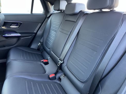 Certified 2025 Mercedes-Benz GLC 300 4MATIC image 32