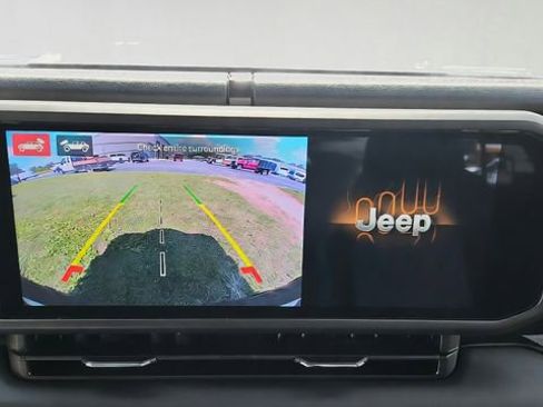 Used 2024 Jeep Wrangler High Altitude AWD/4WD image 17