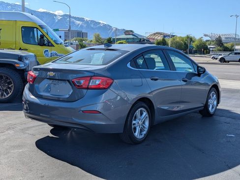 Used 2018 Chevrolet Cruze LT FWD image 4