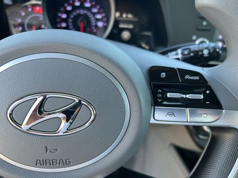 Used 2023 Hyundai Elantra SEL image 11