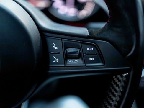 Used 2017 Alfa Romeo Giulia Quadrifoglio image 78