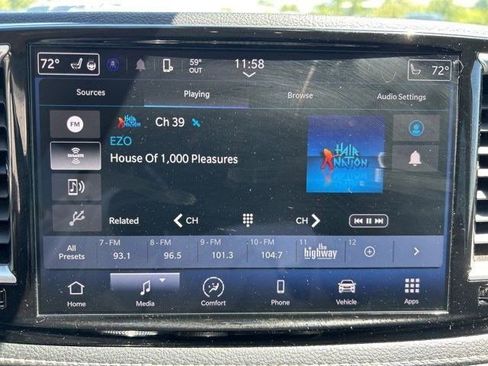 Used 2023 Chrysler Pacifica Touring-L FWD image 25