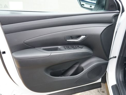 Certified 2025 Hyundai Tucson SE image 10