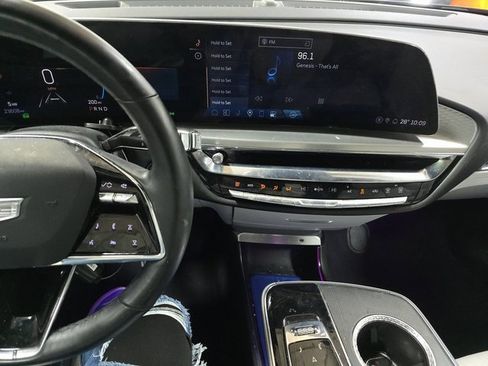 Used 2024 Cadillac Lyriq Luxury image 6