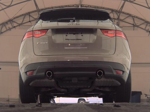 Used 2017 Jaguar F-PACE Prestige image 7