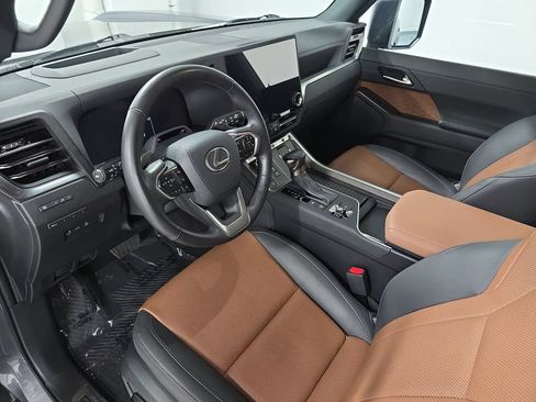 Used 2024 Lexus GX 550 w/ Accessory Package (2T) AWD/4WD image 4