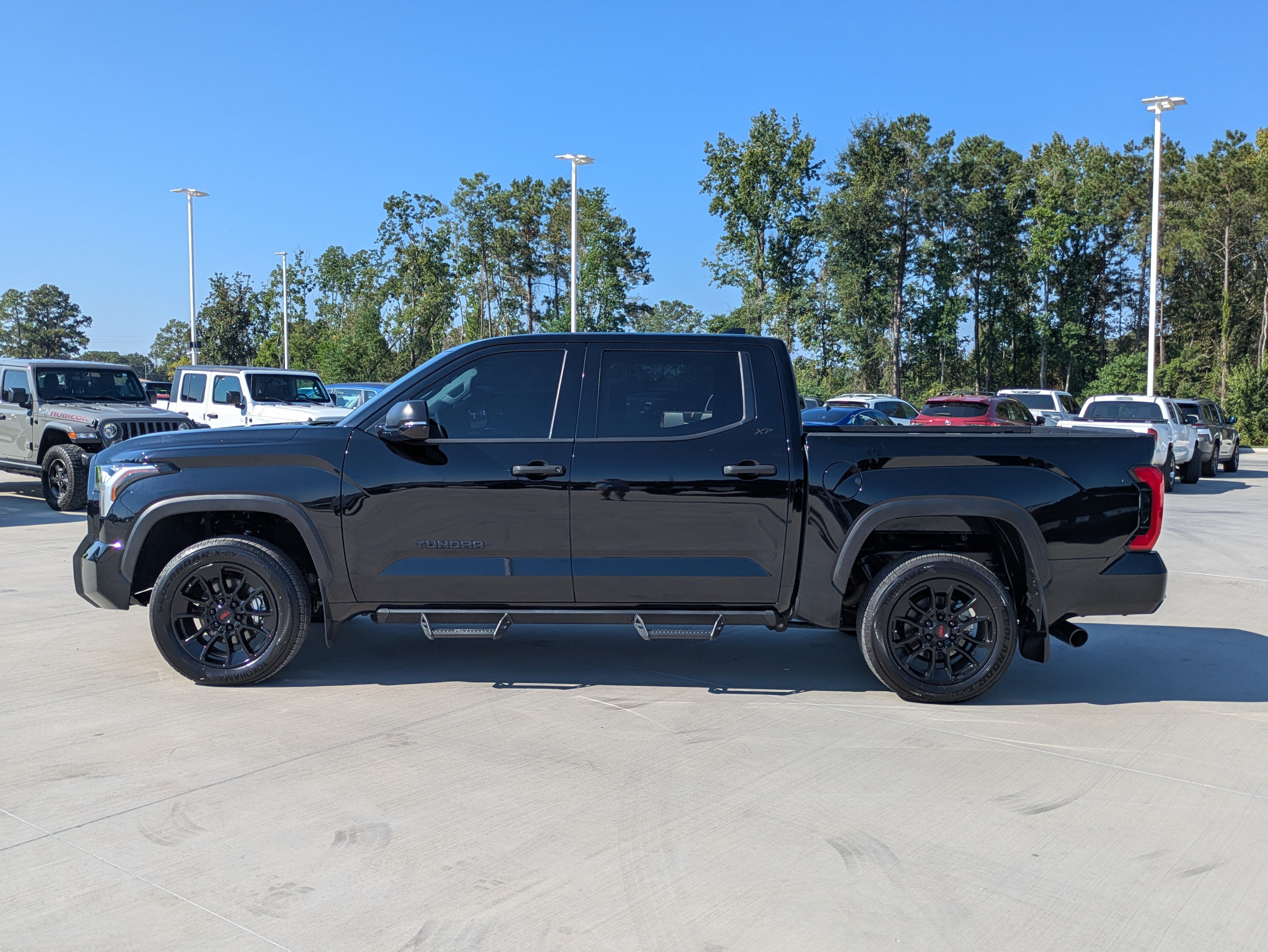 Used 2023 Toyota Tundra SR5 w/ SR5 Convenience Package AWD/4WD image 2