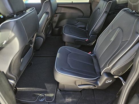 New 2026 Chrysler Pacifica Limited w/ S Appearance Package FWD image 32