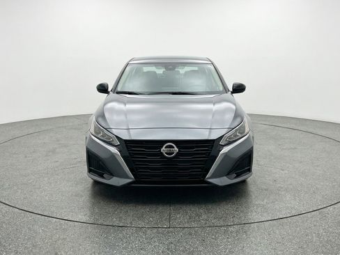Used 2025 Nissan Altima 2.5 SV FWD image 2