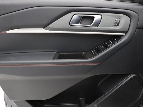 Used 2025 Ford Explorer ST-Line w/ ST-Line Street Pack image 16