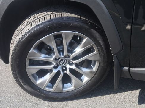 Used 2019 Toyota RAV4 XLE Premium w/ Cold Weather Package AWD/4WD image 38