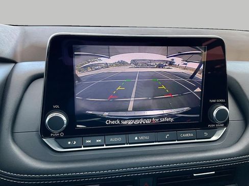 Used 2023 Nissan Rogue SV FWD image 27