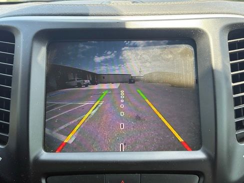 Used 2018 Jeep Cherokee Latitude Plus w/ Comfort/Convenience Group image 21