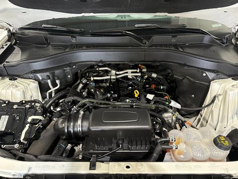 Used 2021 Ford Explorer XLT image 10