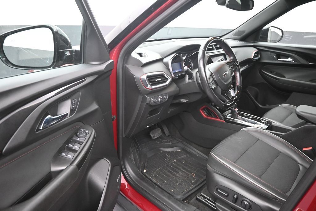Used 2021 Chevrolet TrailBlazer RS w/ Technology Package FWD image 10