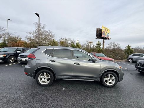 Used 2018 Nissan Rogue S image 8