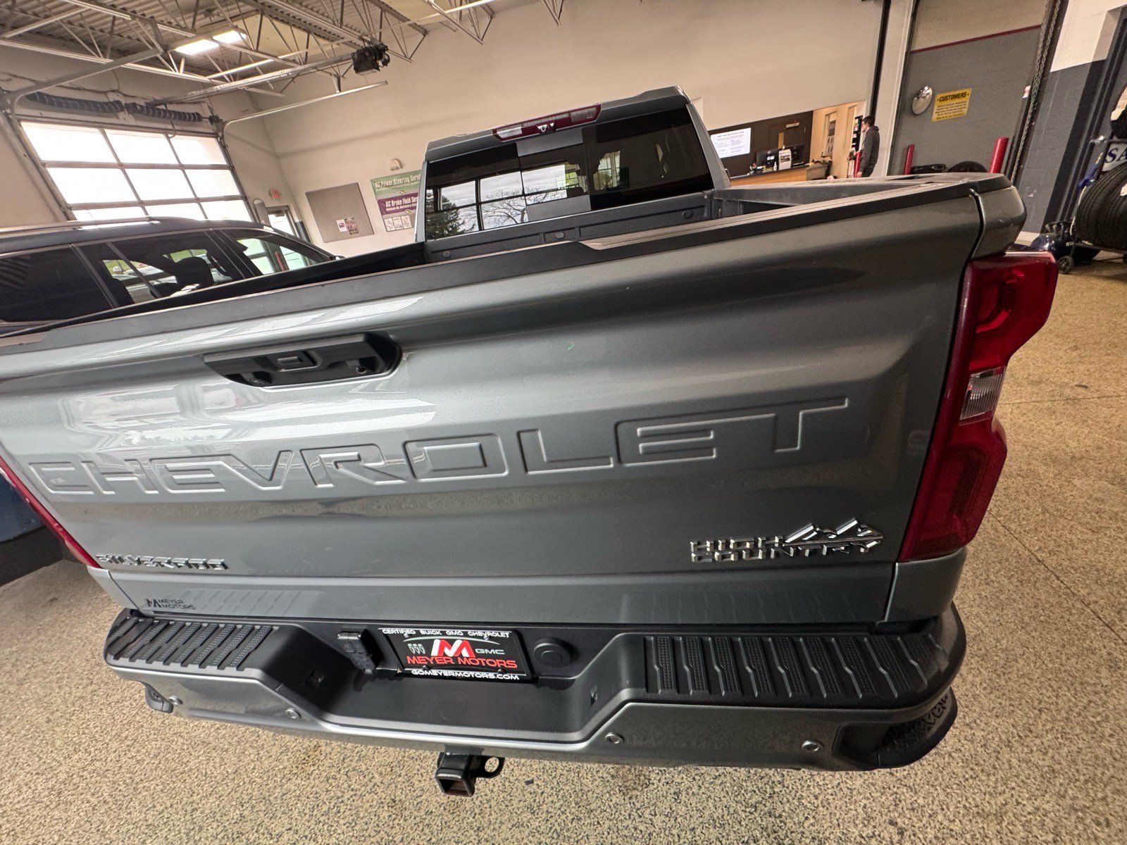 Used 2024 Chevrolet Silverado 1500 High Country w/ High Country Premium Package AWD/4WD image 6