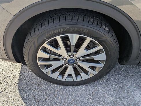 Used 2020 Ford Escape Titanium image 8