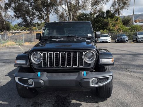 Used 2024 Jeep Wrangler Unlimited Sahara w/ Technology Group AWD/4WD image 2