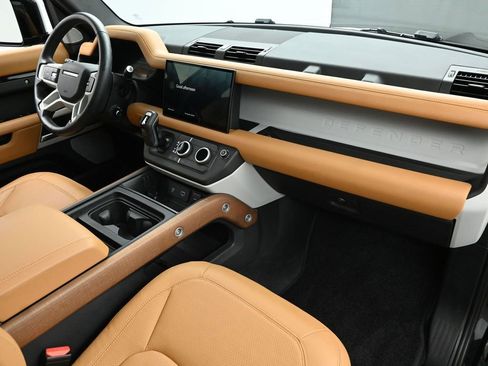 Used 2024 Land Rover Defender 130 S image 23