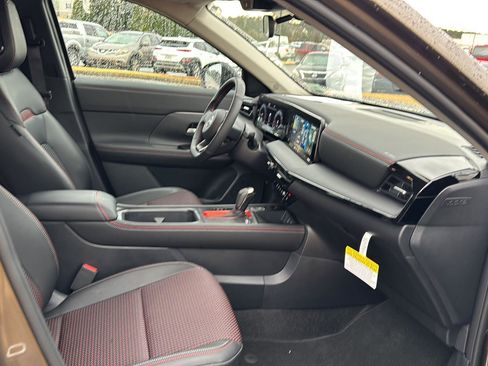 Used 2026 Nissan Kicks SR w/ SR Premium Package image 10