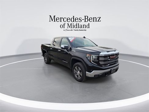 Used 2024 GMC Sierra 1500 SLT image 2