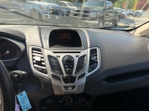 Used 2013 Ford Fiesta SE FWD image 19