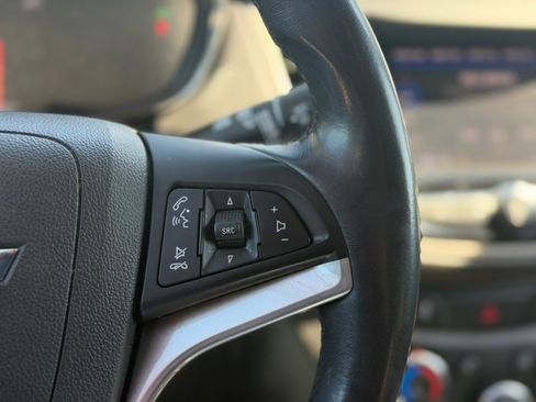 Used 2020 Chevrolet Trax LT w/ LT Convenience Package image 18