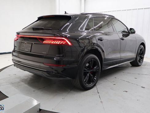 Used 2022 Audi Q8 Premium image 4