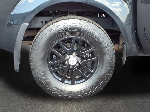 Used 2021 Nissan Frontier SV AWD/4WD image 3