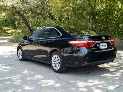Used 2017 Toyota Camry LE FWD image 7