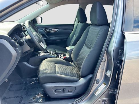 Used 2020 Nissan Rogue SV FWD image 19
