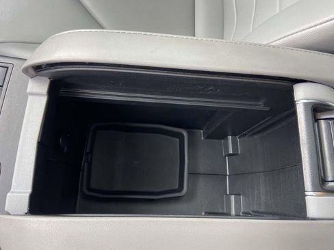 Used 2023 Toyota Highlander XLE image 29