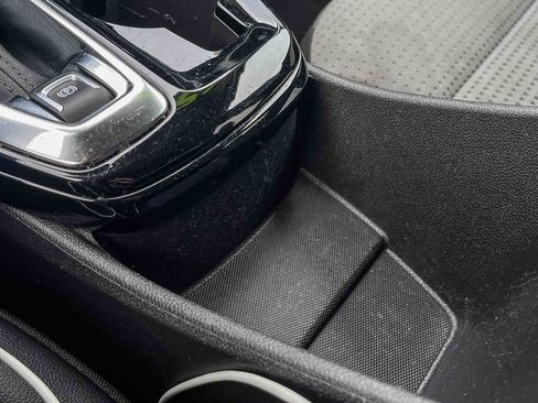 Certified 2025 Chevrolet Trax LT w/ LT Convenience Package image 31