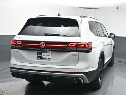 Used 2025 Volkswagen Atlas Peak Edition SE image 7