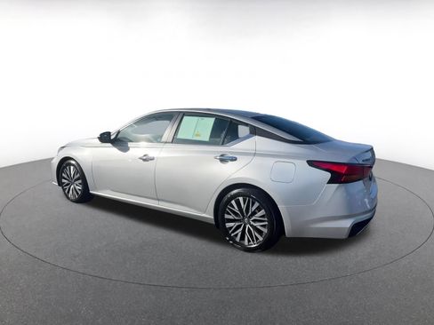 Used 2024 Nissan Altima 2.5 SV image 10