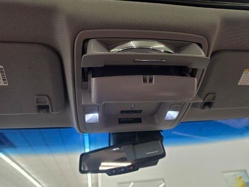 Used 2019 Chevrolet Suburban Premier AWD/4WD image 34